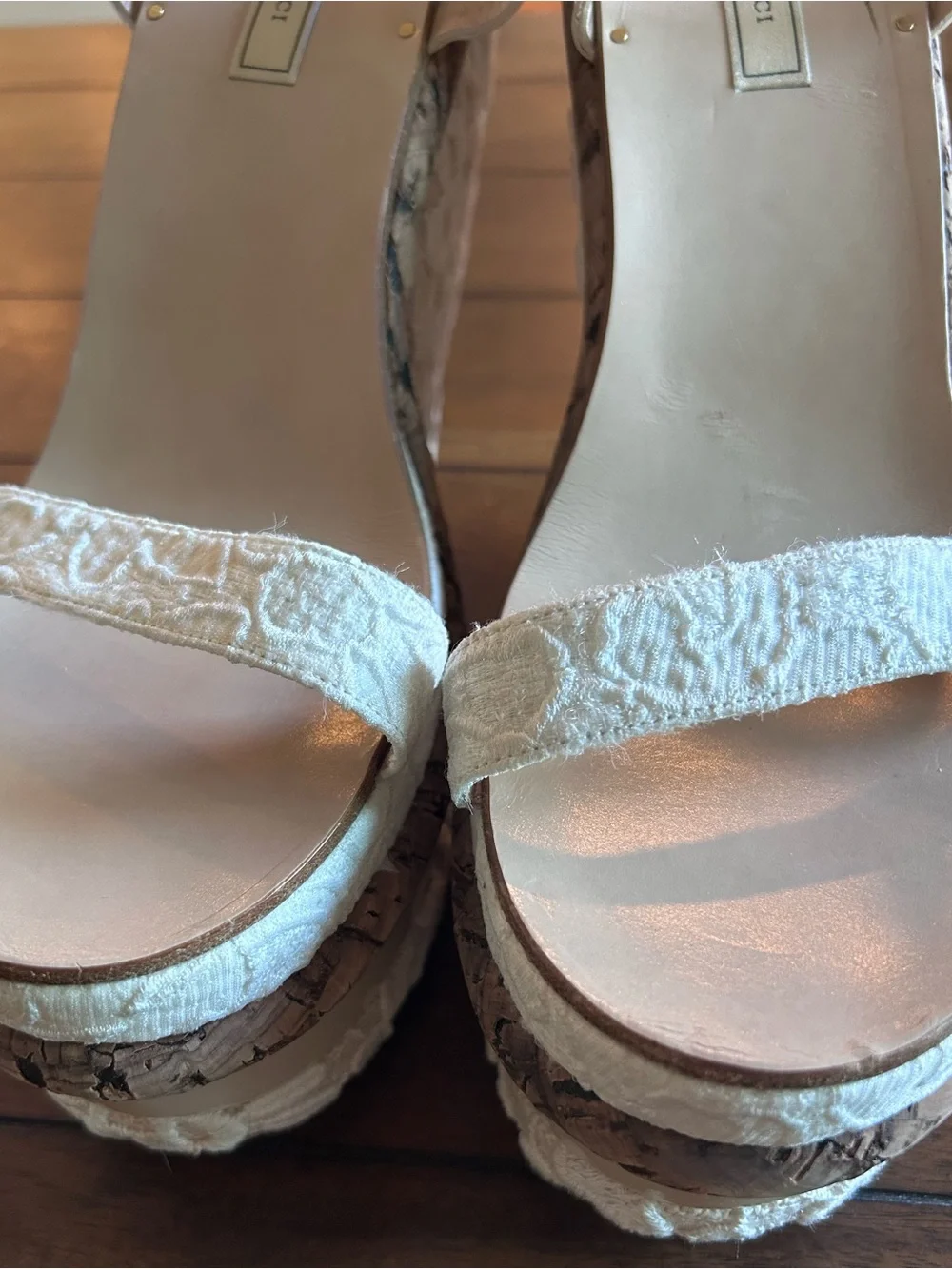 Nina Ricci NR18119 Ivory Floral Embroidered Platform Wedge Sandals Size 40 US 10
